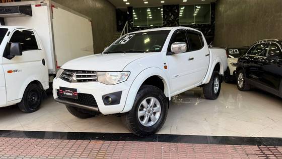 MITSUBISHI L200 TRITON 2.4 HLS 4X2 CD 16V FLEX 4P MANUAL MITSUBISHI L200 TRITON 2.4 HLS 4X2 CD 16V FLEX 4P MANUAL